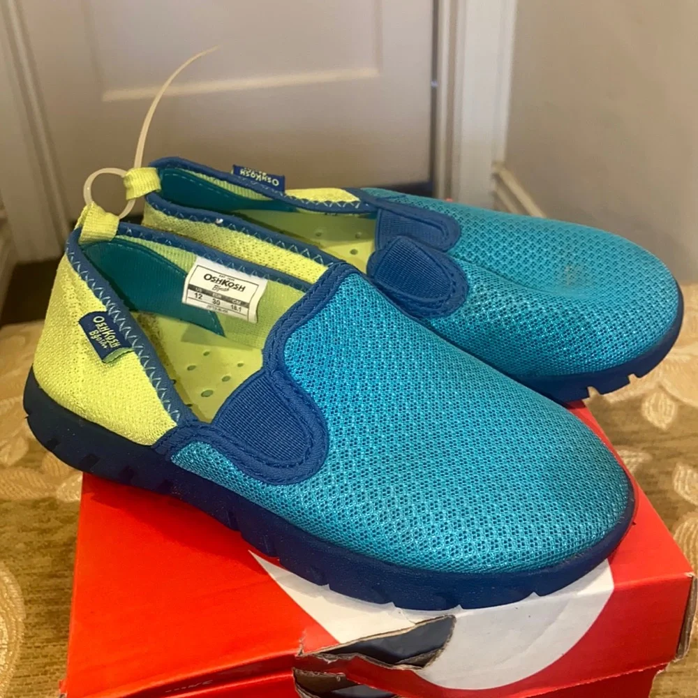 OshKosh B’gosh Boy’s WATER SHOES SZ 12 SWIM BEACH POOL
